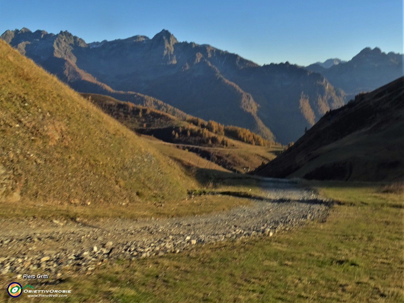 84  In discesa  verso il Passo della Croce.JPG